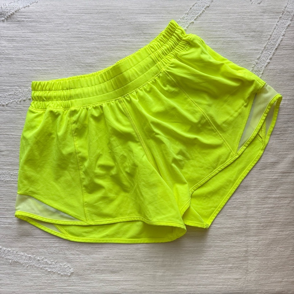🍋LULULEMON Hotty Hot Short II *Long 4" Highlight Yellow- Size 4 (XS)